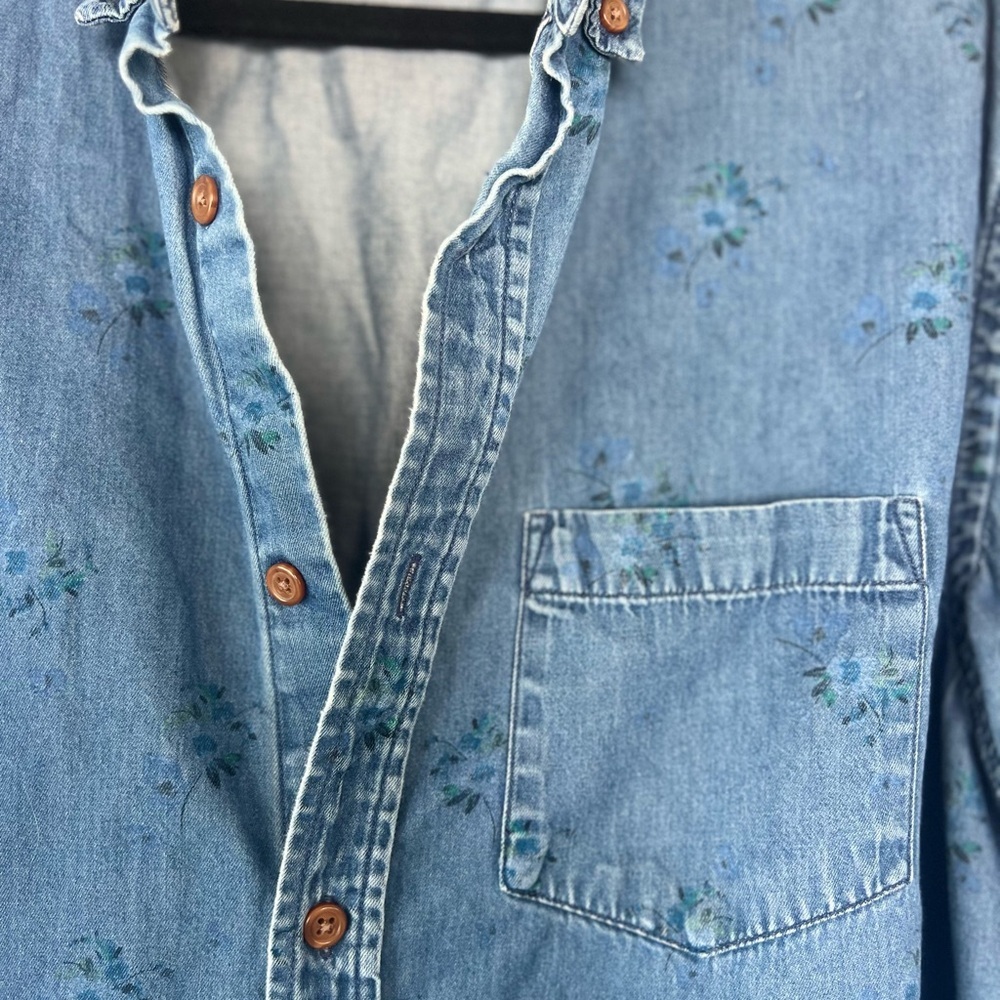 Old Navy Blue Floral Button Down Shirt - Picture 2 of 5